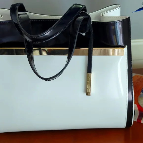 INNUE Leather Handbag - Picture 8 of 9